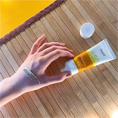 Крем солнцезащитный для лица и тела